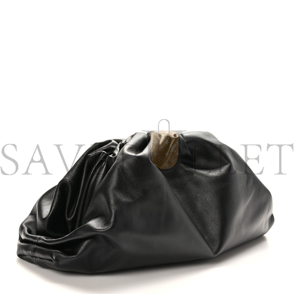 BOTTEGA VENETA SMOOTH BUTTER CALF THE POUCH OVERSIZED CLUTCH BLACK (38*18*8cm) BOTTEGA VENETA SMOOTH BUTTER CALF THE POUCH OVERSIZED CLUTCH BLACK (38*18*8cm)